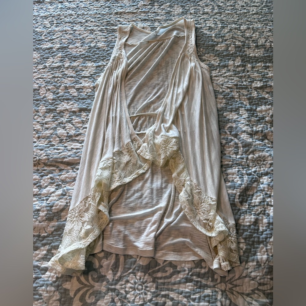 Cream Lace Sleeveless Cardigan